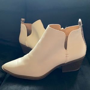 Size 7 1/2 Time & Tru Western Style booties.